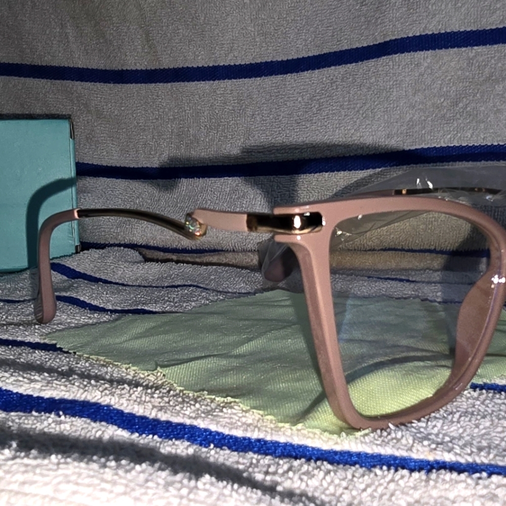 Glasses - Picture 11 of 15